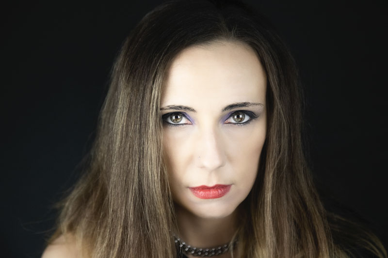Irene Olivier esce in radio “Melody” il nuovo singolo estratto dall’album “V-Deocrazy”